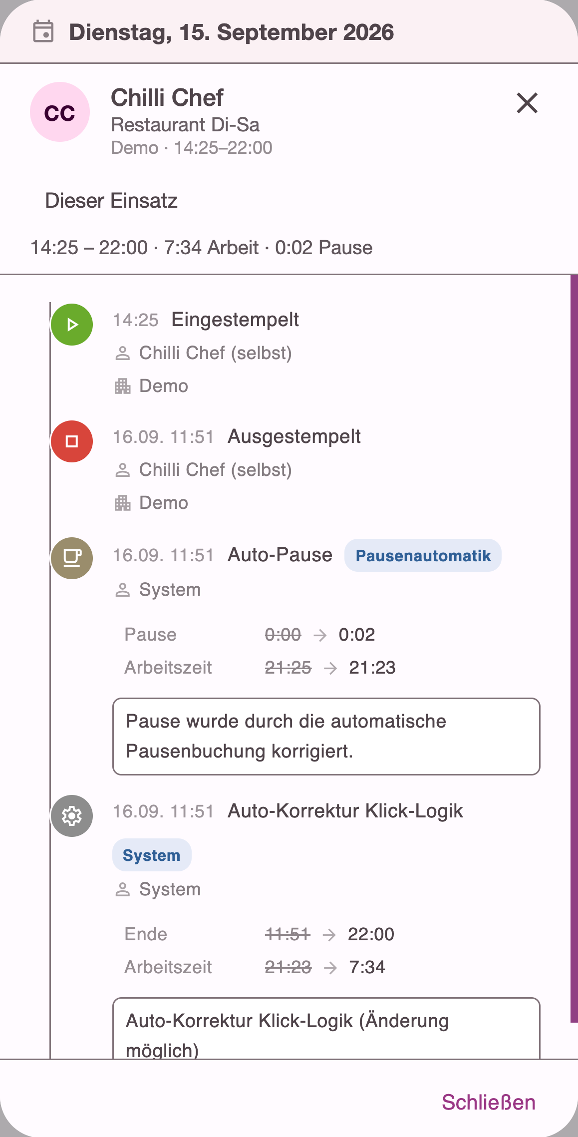 Buchungsverlauf eines Tages mit Ein- und Ausstempeln, automatischer Pause und einer System-Korrektur