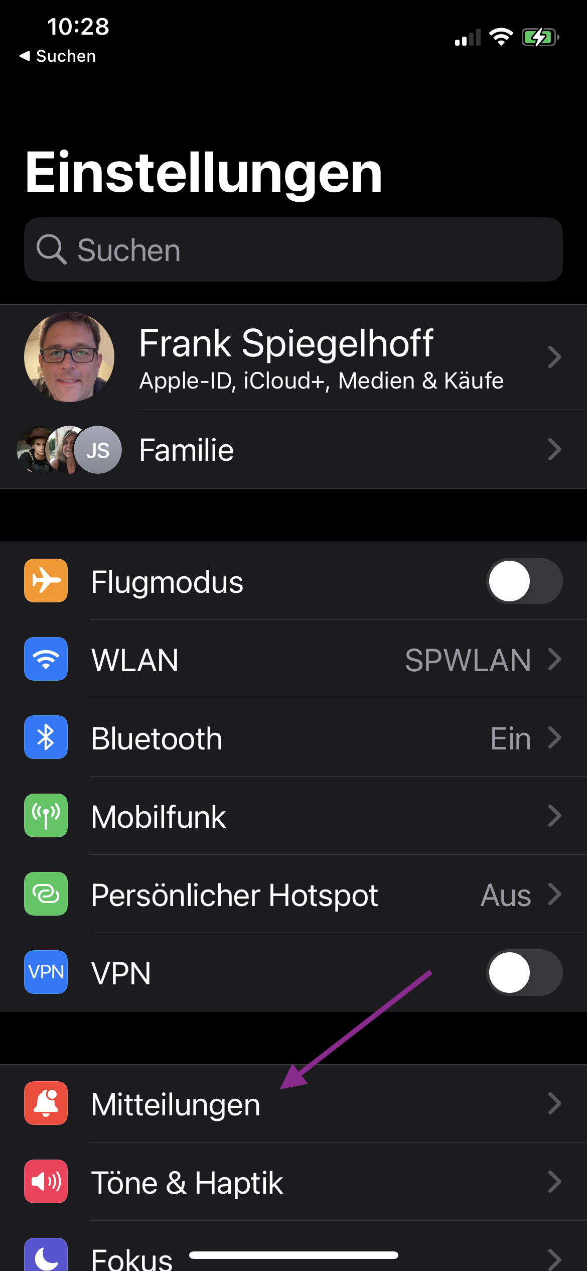 iOS-Einstellungen mit der Liste der Apps unter Mitteilungen