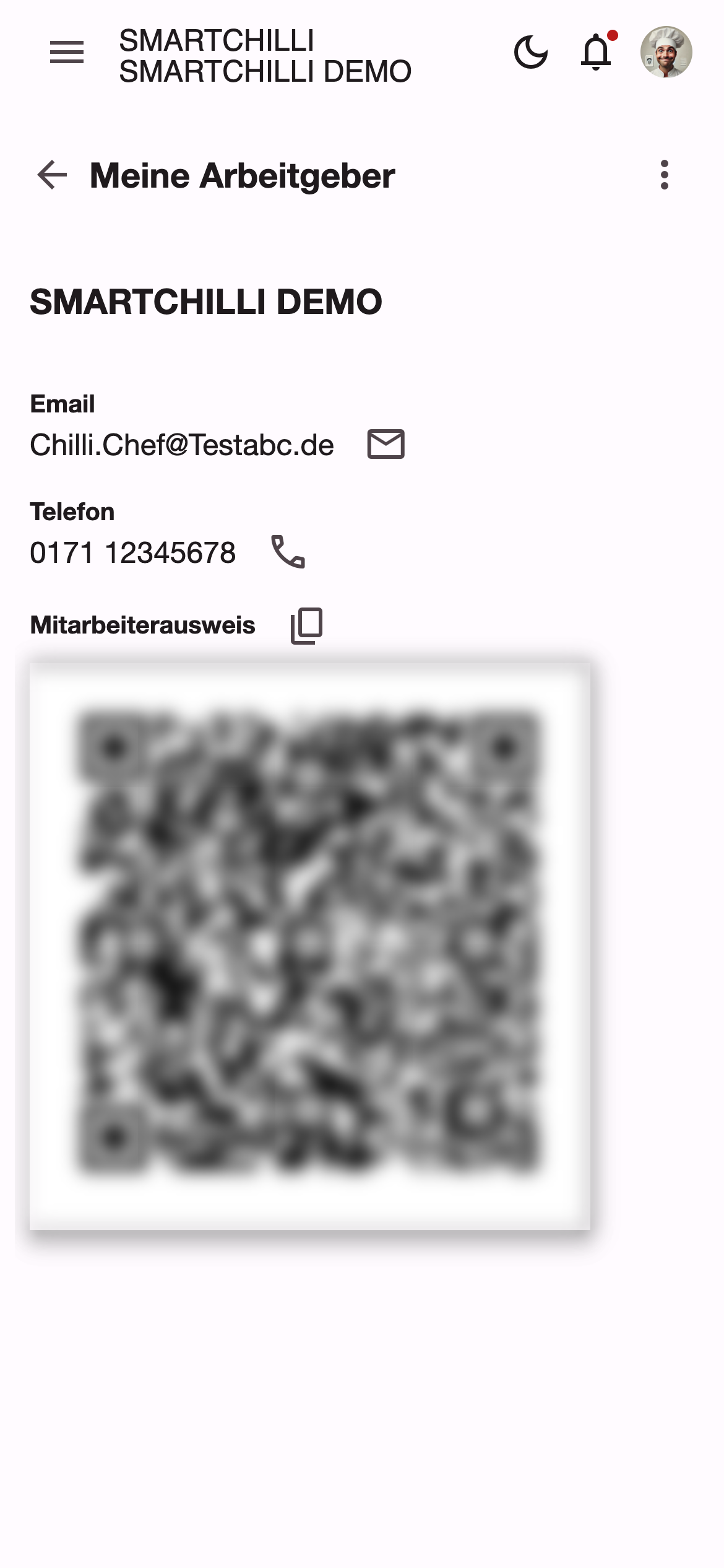 Detailansicht eines Arbeitgebers mit Email, Telefon und Mitarbeiterausweis als QR-Code